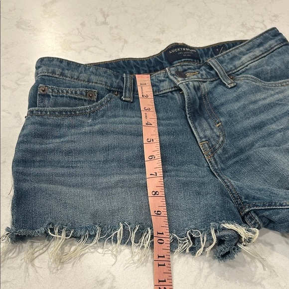 Lucky Brand The Cut Off Women's Frayed Hem Jean Shorts Size 6 / 28 - Picture 9 of 12